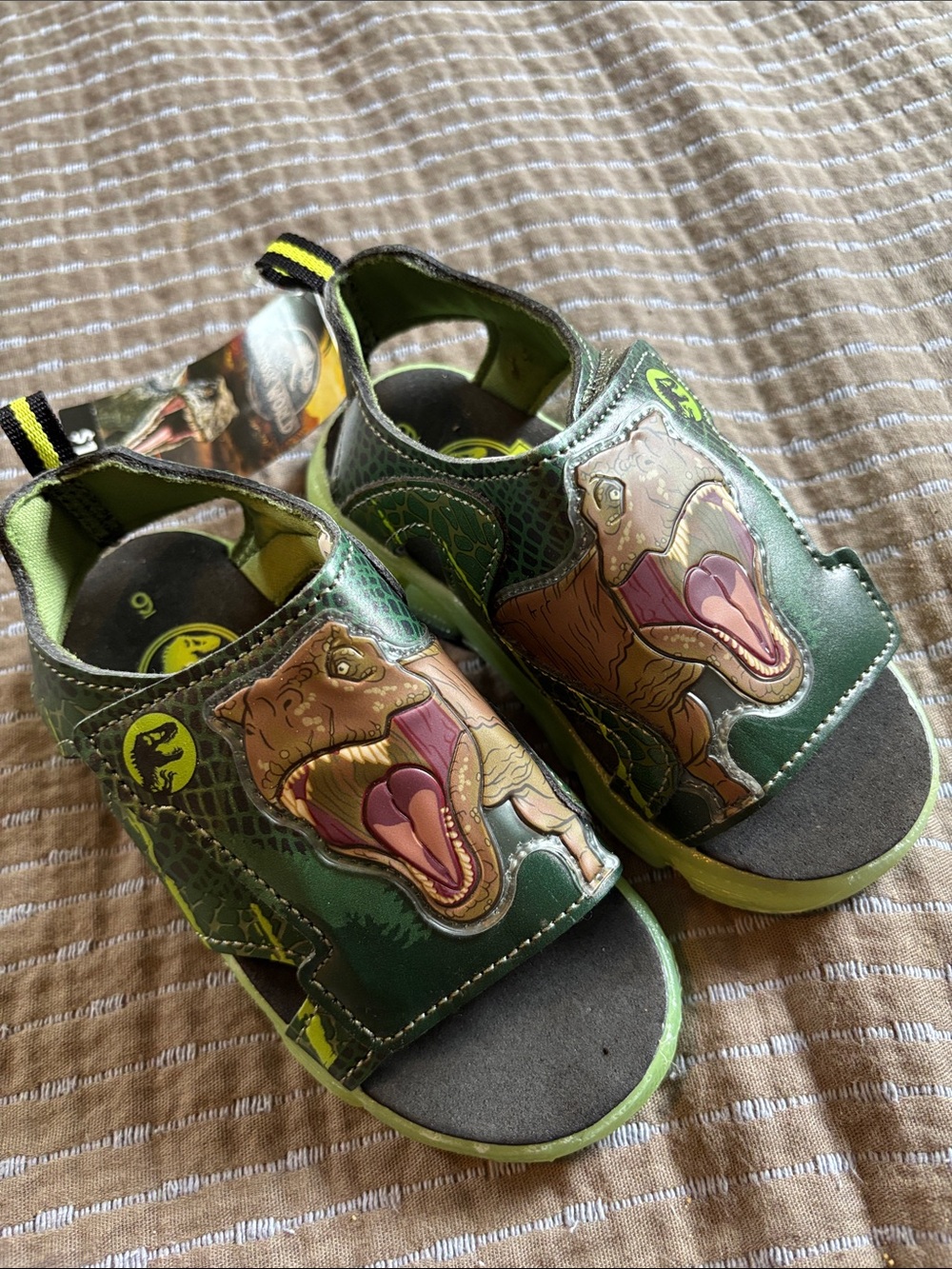 NWT Jurassic World Toddler Boys T-Rex Light Up Sandals Size 9